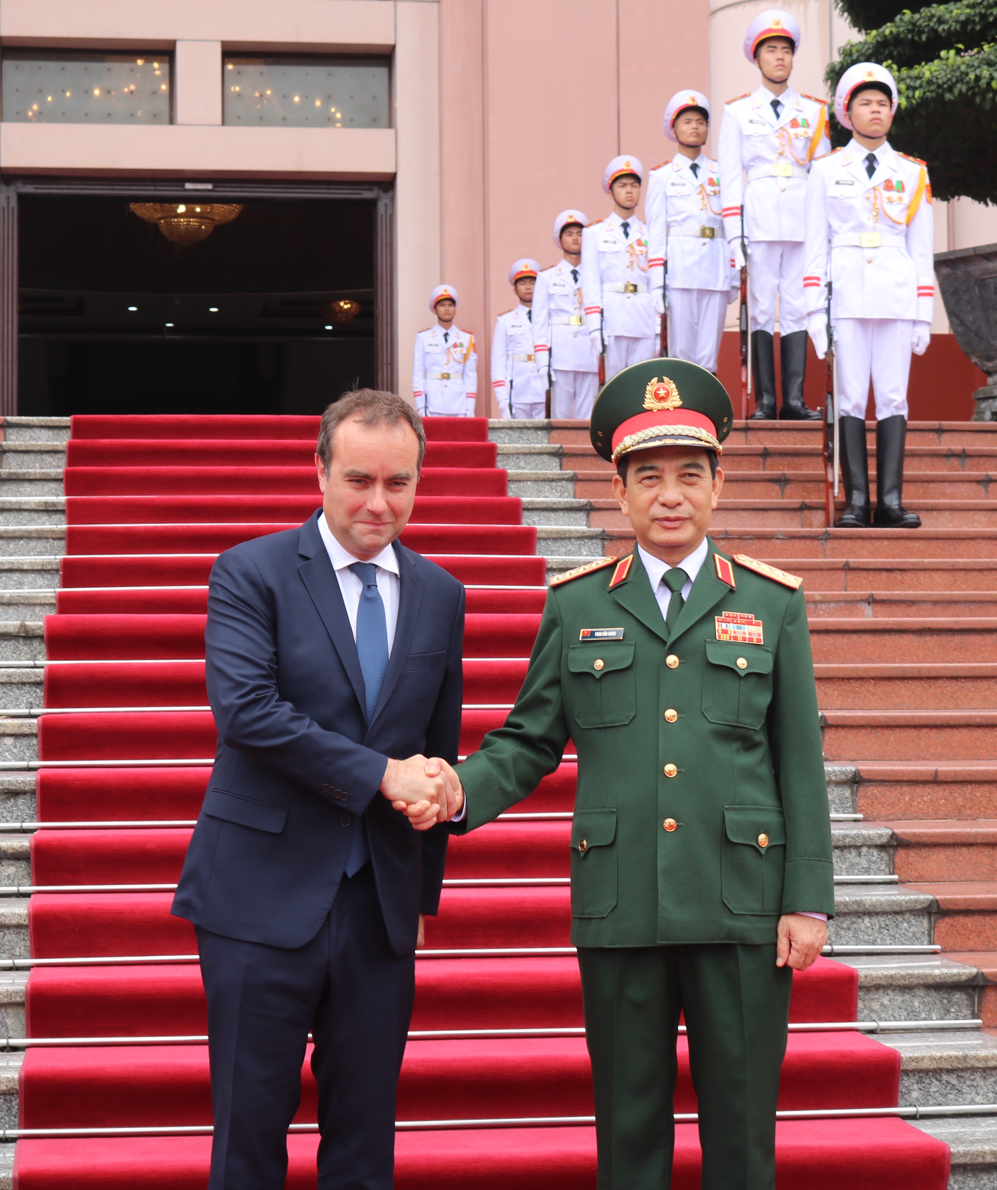 Đại tướng Phan Văn Giang đón Bộ trưởng Bộ Quân đội Pháp thăm Việt Nam- Ảnh 6.