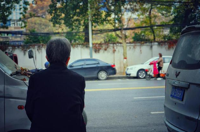 Không chăm cháu nội, về già vợ chồng con trai từ chối phụng dưỡng, tôi lập tức cho cháu gái căn nhà 2,2 tỷ đồng- Ảnh 1. Không chăm cháu nội, về già vợ chồng con trai từ chối phụng dưỡng, tôi lập tức cho cháu gái căn nhà 2,2 tỷ đồng- Ảnh 1.