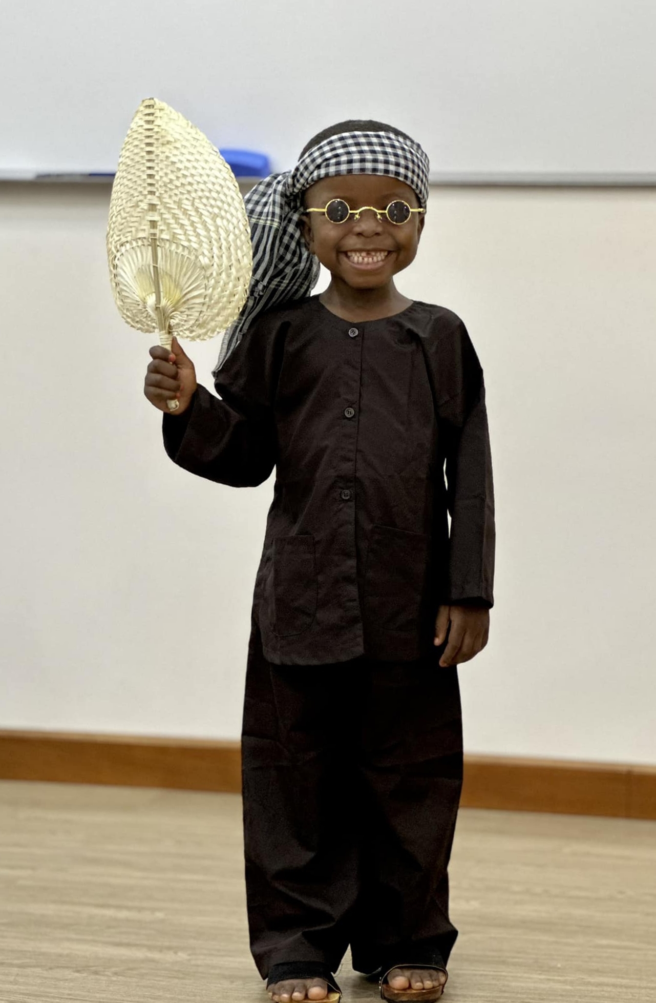 Hoa hậu Thuỳ Tiên cùng team Châu Phi đi chơi công viên, lộ 1 chi tiết rất cưng chiều Lôi Con- Ảnh 12.