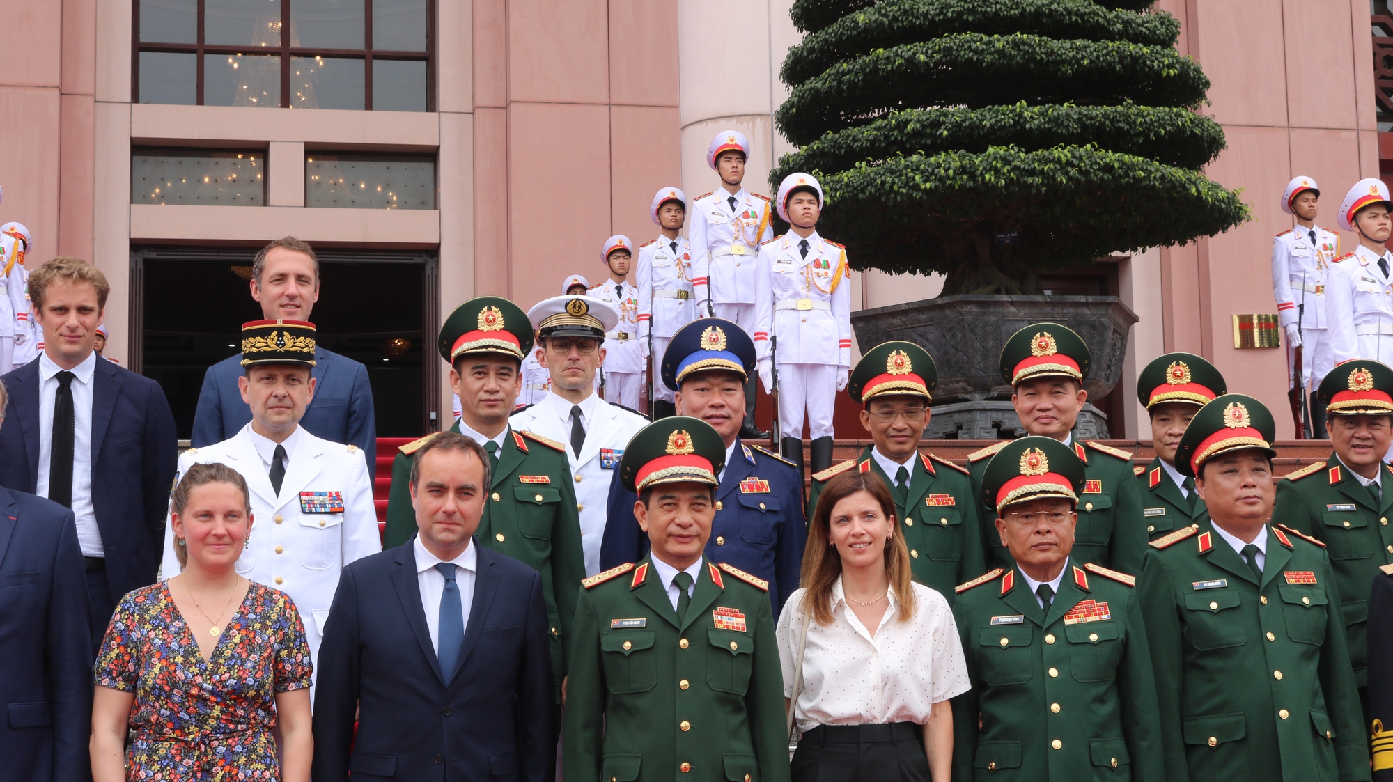 Đại tướng Phan Văn Giang đón Bộ trưởng Bộ Quân đội Pháp thăm Việt Nam- Ảnh 8.
