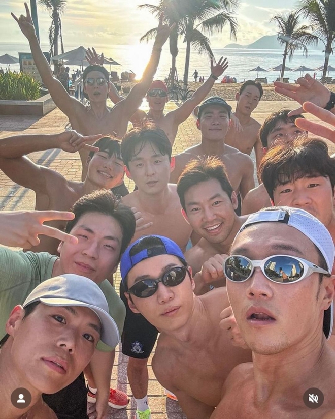 Park Hae Jin cùng hội bạn 