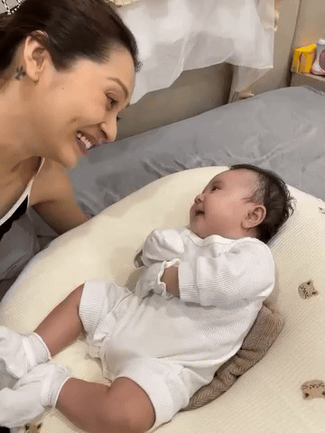 Bảo Anh đăng clip tr&ograve; chuyện cực y&ecirc;u l&uacute;c con g&aacute;i 1 th&aacute;ng tuổi, tiết lộ 