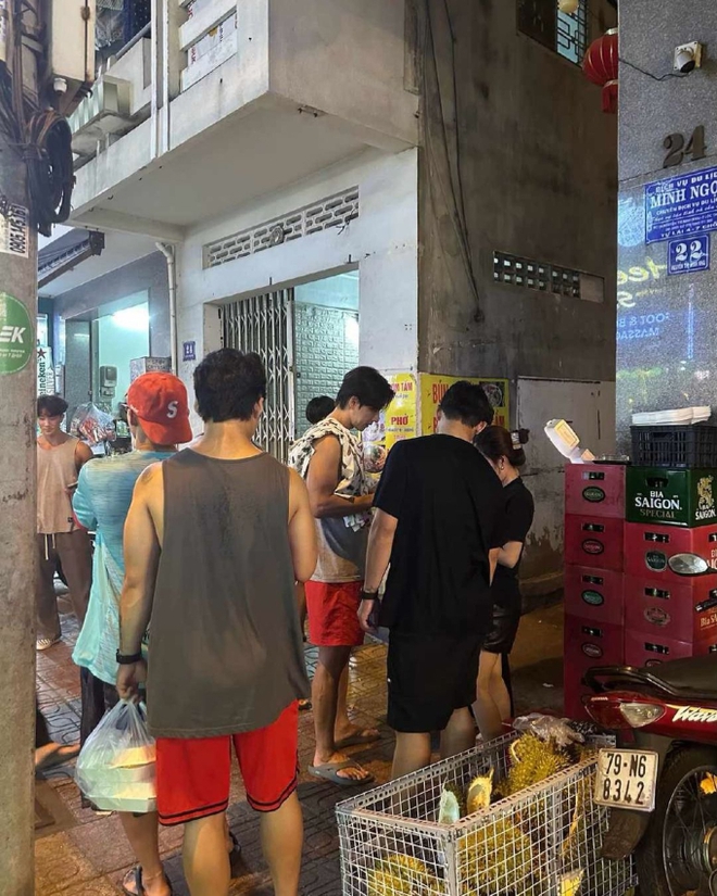 Park Hae Jin cùng hội bạn Park Hae Jin cùng hội bạn