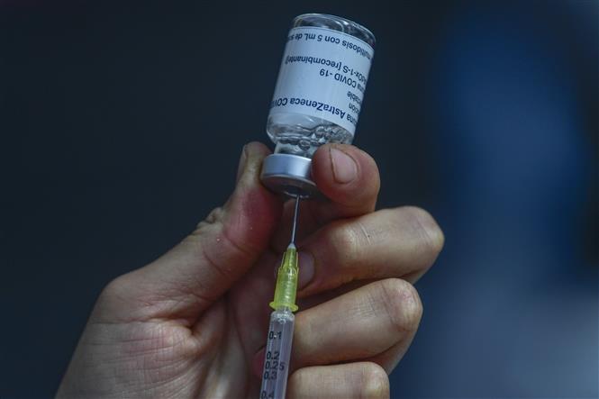 Bốn vấn đề rút ra từ tác dụng phụ của vaccine ngừa COVID-19- Ảnh 1. Bốn vấn đề rút ra từ tác dụng phụ của vaccine ngừa COVID-19- Ảnh 1.