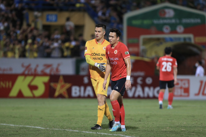 Va chạm cực căng tại V.League, cầu thủ lao vào nhau suýt có ẩu đả- Ảnh 13.