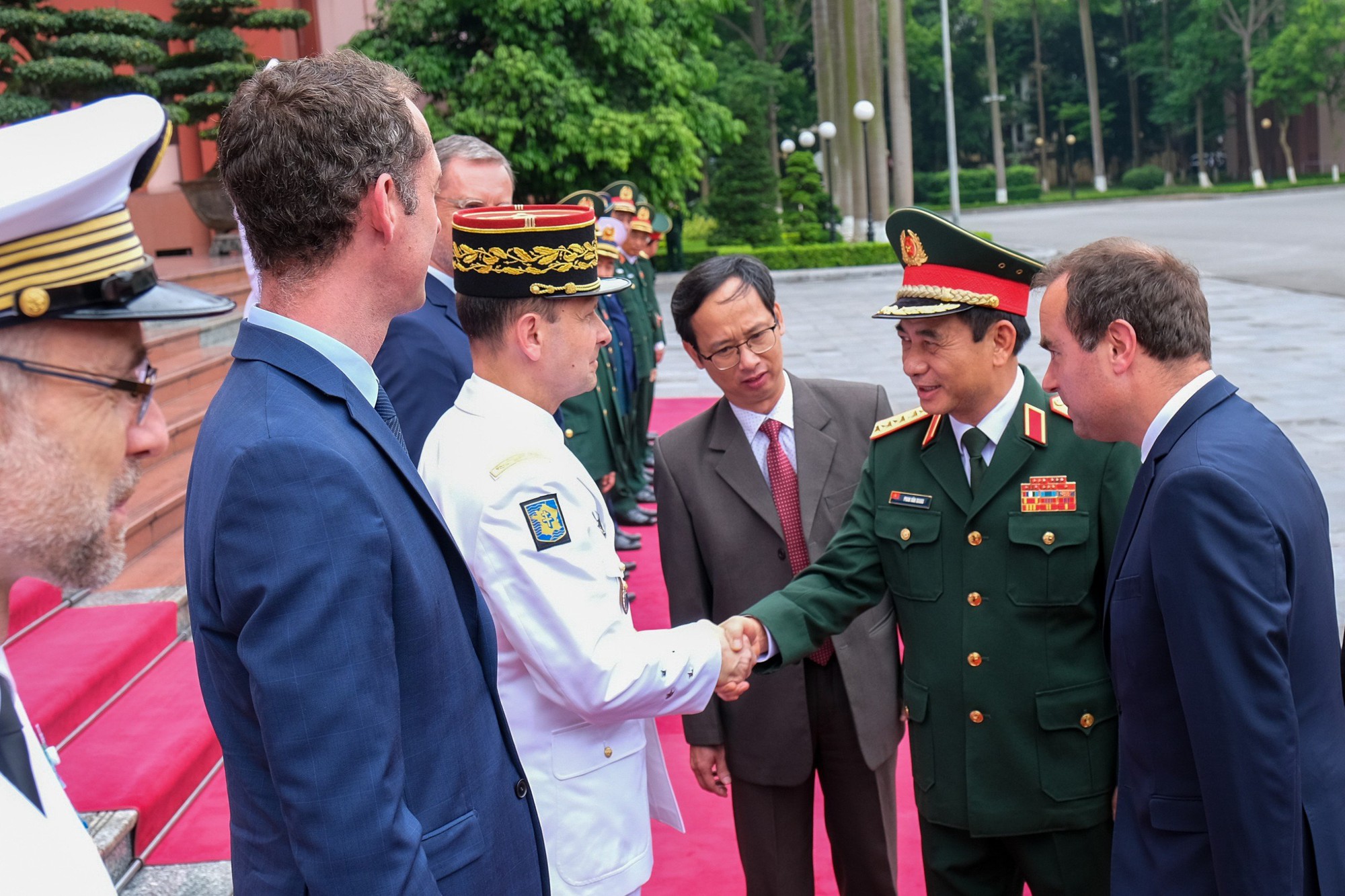 Đại tướng Phan Văn Giang đón Bộ trưởng Bộ Quân đội Pháp thăm Việt Nam- Ảnh 5.