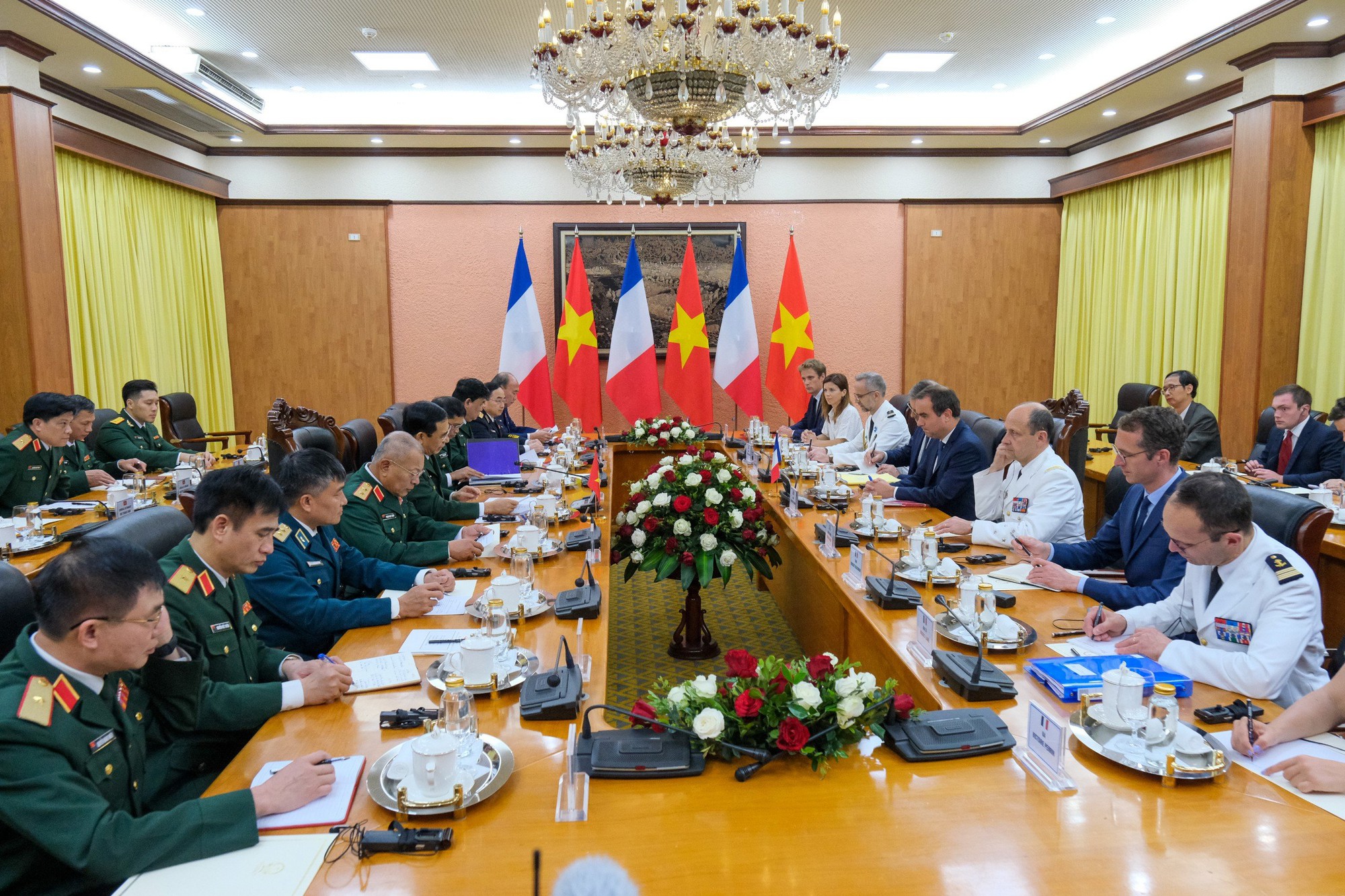 Đại tướng Phan Văn Giang đón Bộ trưởng Bộ Quân đội Pháp thăm Việt Nam- Ảnh 10.