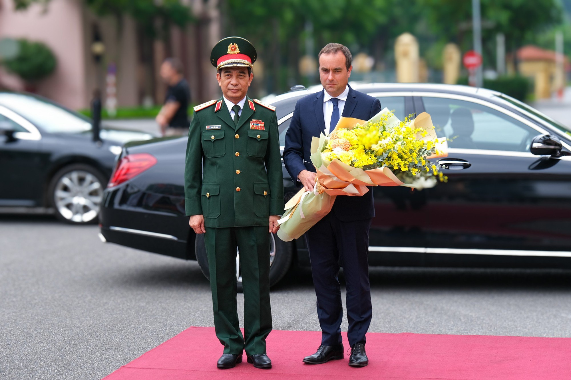 Đại tướng Phan Văn Giang đón Bộ trưởng Bộ Quân đội Pháp thăm Việt Nam- Ảnh 1.