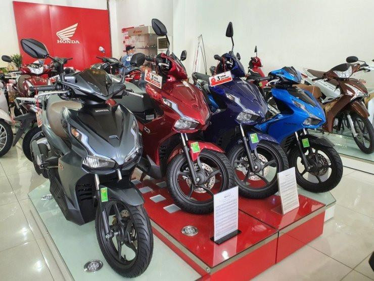 Cuộc khủng hoảng trên thị trường xe máy Việt: Doanh số bán hàng trượt dài bất chấp nỗ lực giảm giá- Ảnh 3.