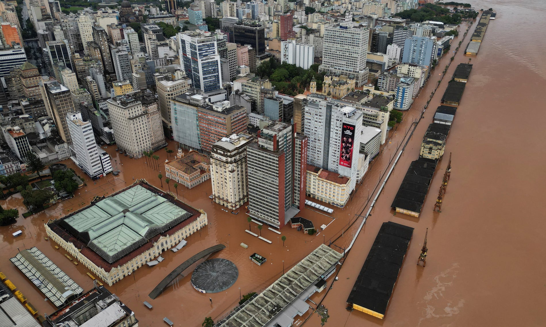 Video: Cây cầu đổ sập trong tích tắc do mưa lũ chết người tại Brazil, hé lộ khung cảnh hiện trường gây sốc- Ảnh 3.
