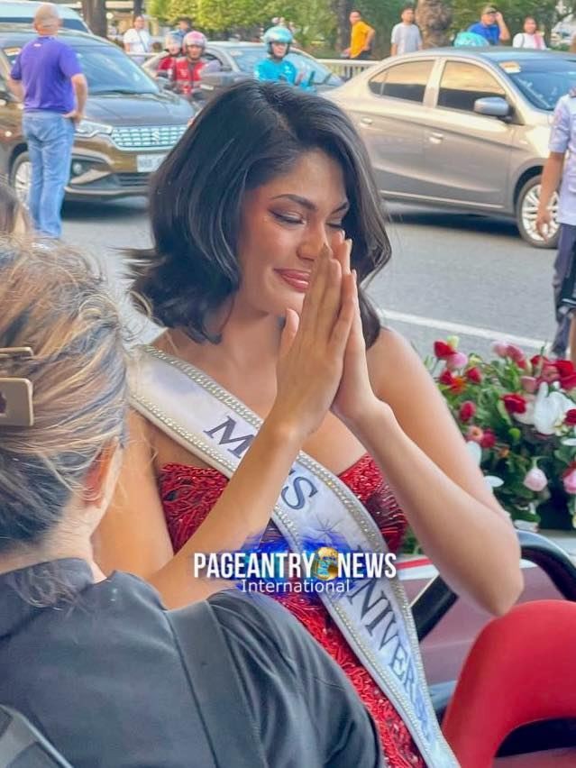 Hoa hậu đẹp nhất thế giới khóc nức nở ở Philippines- Ảnh 2.