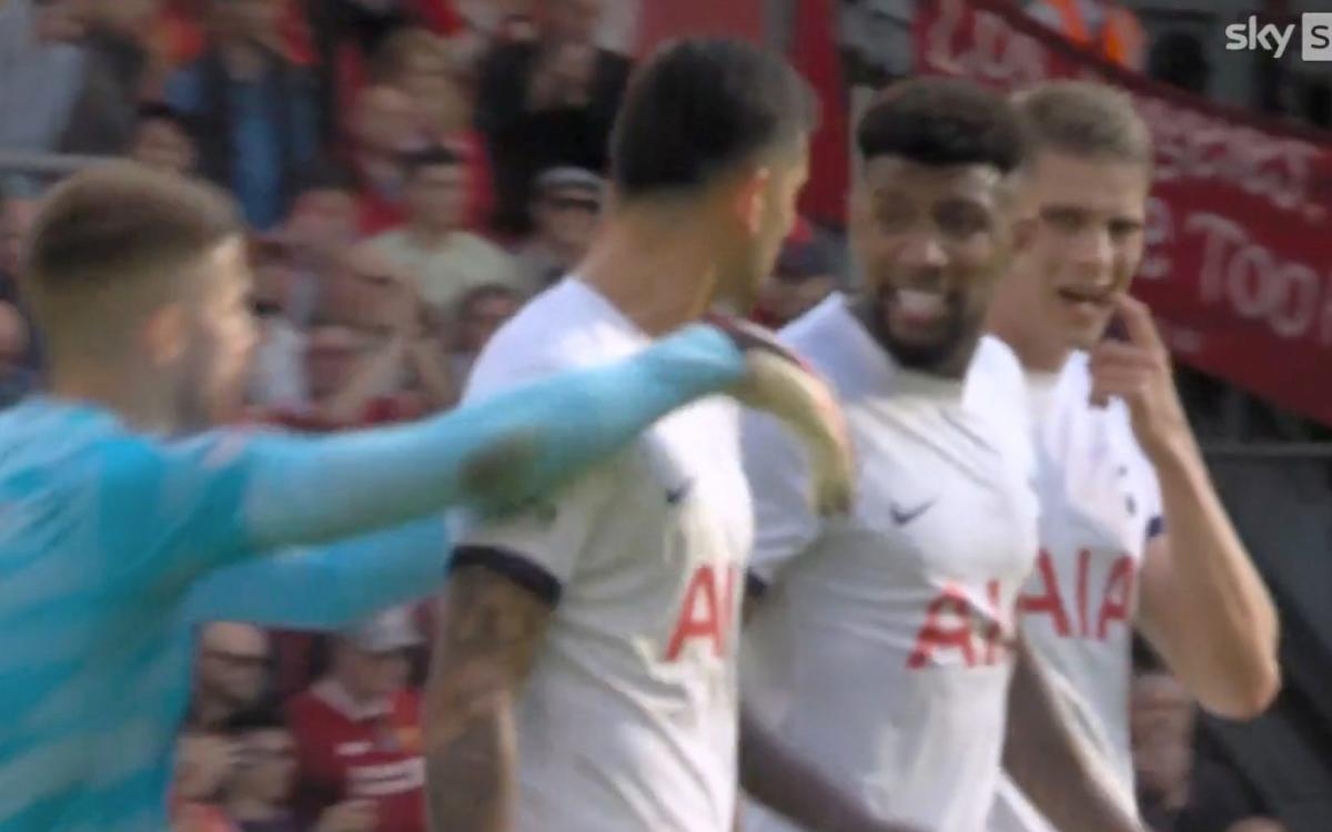 Cầu thủ Tottenham cãi nhau ngay trên sân, suýt ẩu đả khi thua Liverpool- Ảnh 1.