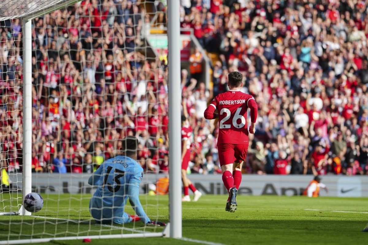 Cầu thủ Tottenham cãi nhau ngay trên sân, suýt ẩu đả khi thua Liverpool- Ảnh 2.