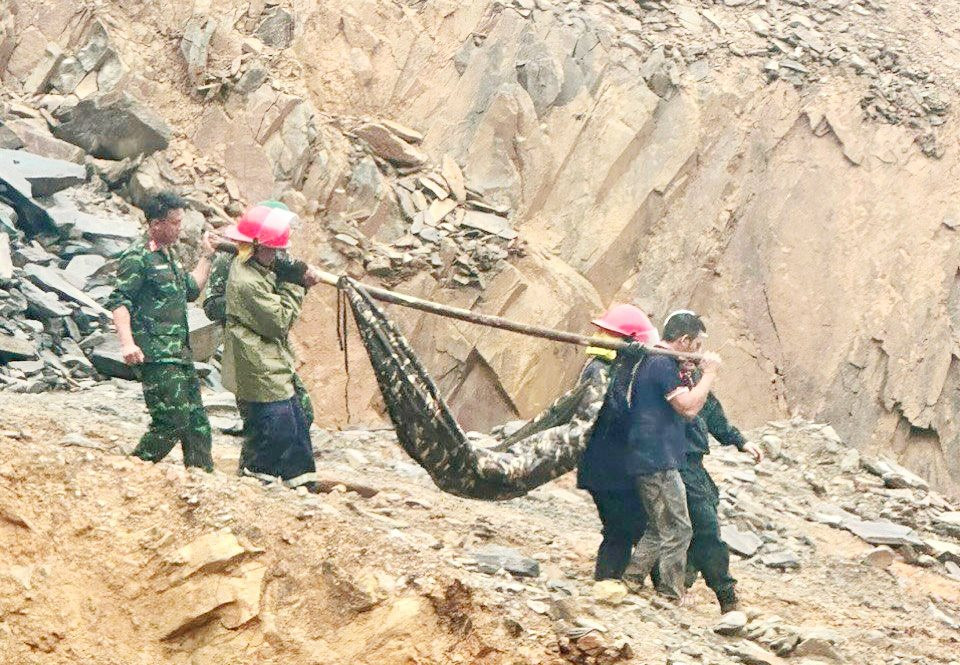 Hà Tĩnh: Nạn nhân kể lại cuộc 'trốn chạy' trong vụ sạt lở lán trại thi công đường dây 500 kV
- Ảnh 1.