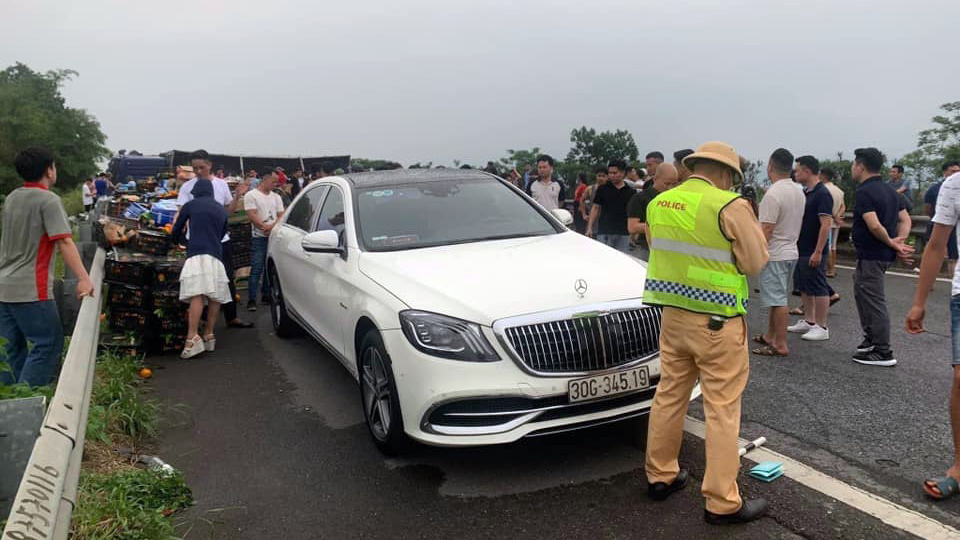 Ảnh TNGT: Tai nạn liên hoàn với 6 xe trên cao tốc Nội Bài – Lào Cai- Ảnh 9.
