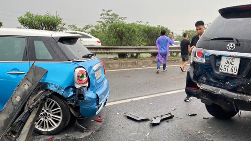 Ảnh TNGT: Tai nạn liên hoàn với 6 xe trên cao tốc Nội Bài – Lào Cai- Ảnh 12.