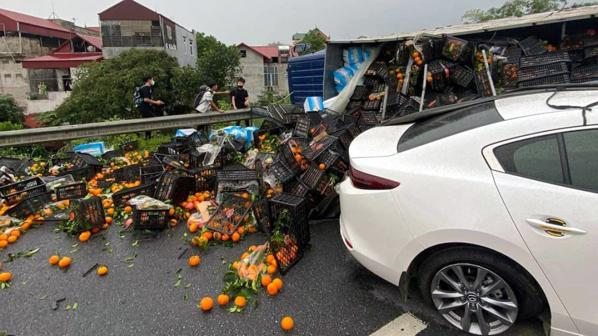 Ảnh TNGT: Tai nạn liên hoàn với 6 xe trên cao tốc Nội Bài – Lào Cai- Ảnh 4.