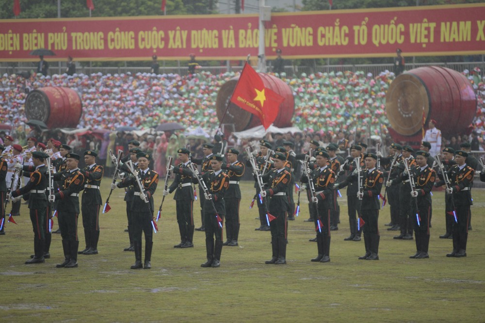 Cập nhật: Lễ diễu binh hào hùng chưa từng có trong lịch sử với 12.000 người, 12 máy bay ở Điện Biên Phủ- Ảnh 22.
