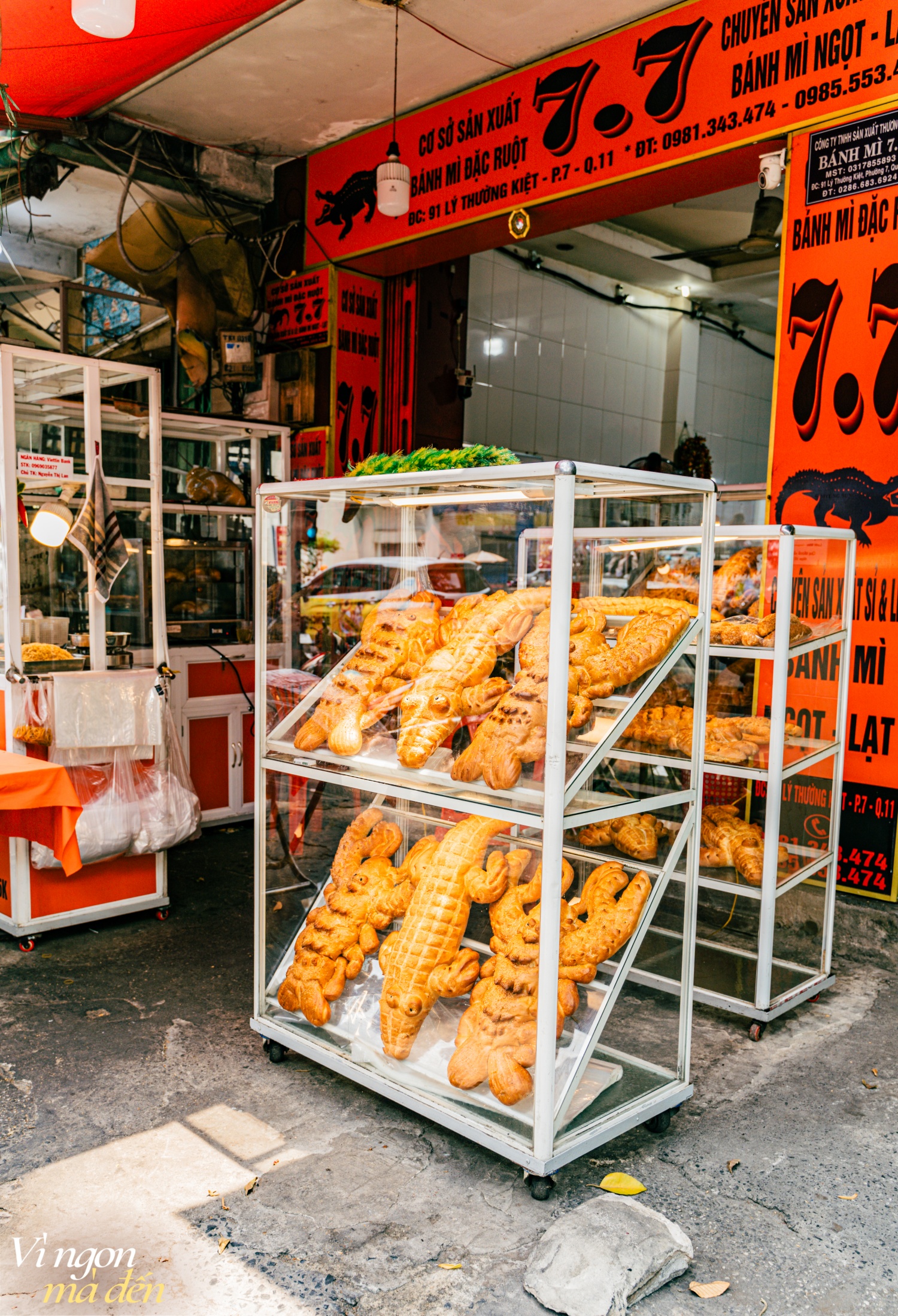 Mục sở thị lò bánh mì tạo hình cá sấu, tôm hùm... siêu to khổng lồ khiến ai đi qua cũng phải ngoái nhìn, mức giá 80.000VNĐ/chiếc liệu có xứng đáng?- Ảnh 21.