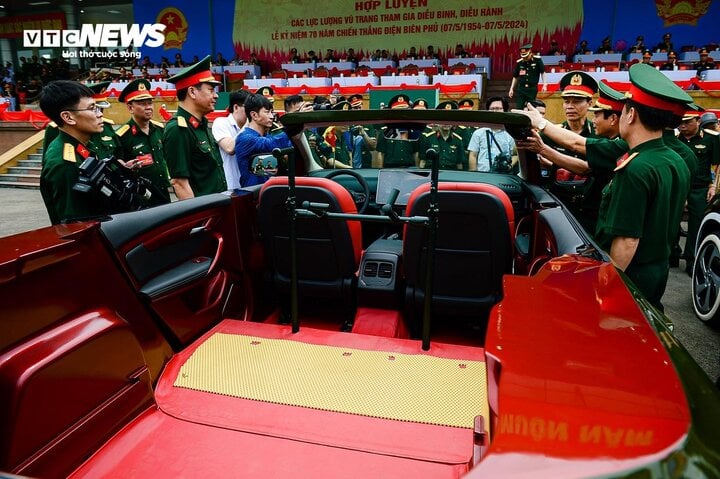 Cận cảnh mẫu xe VinFast độc lạ trong lễ kỷ niệm 70 năm chiến thắng Điện Biên Phủ- Ảnh 9.