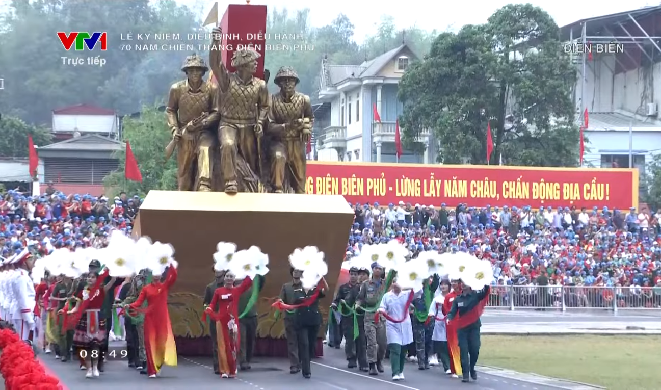 Cập nhật: Lễ diễu binh hào hùng chưa từng có trong lịch sử với 12.000 người, 12 máy bay ở Điện Biên Phủ- Ảnh 11.