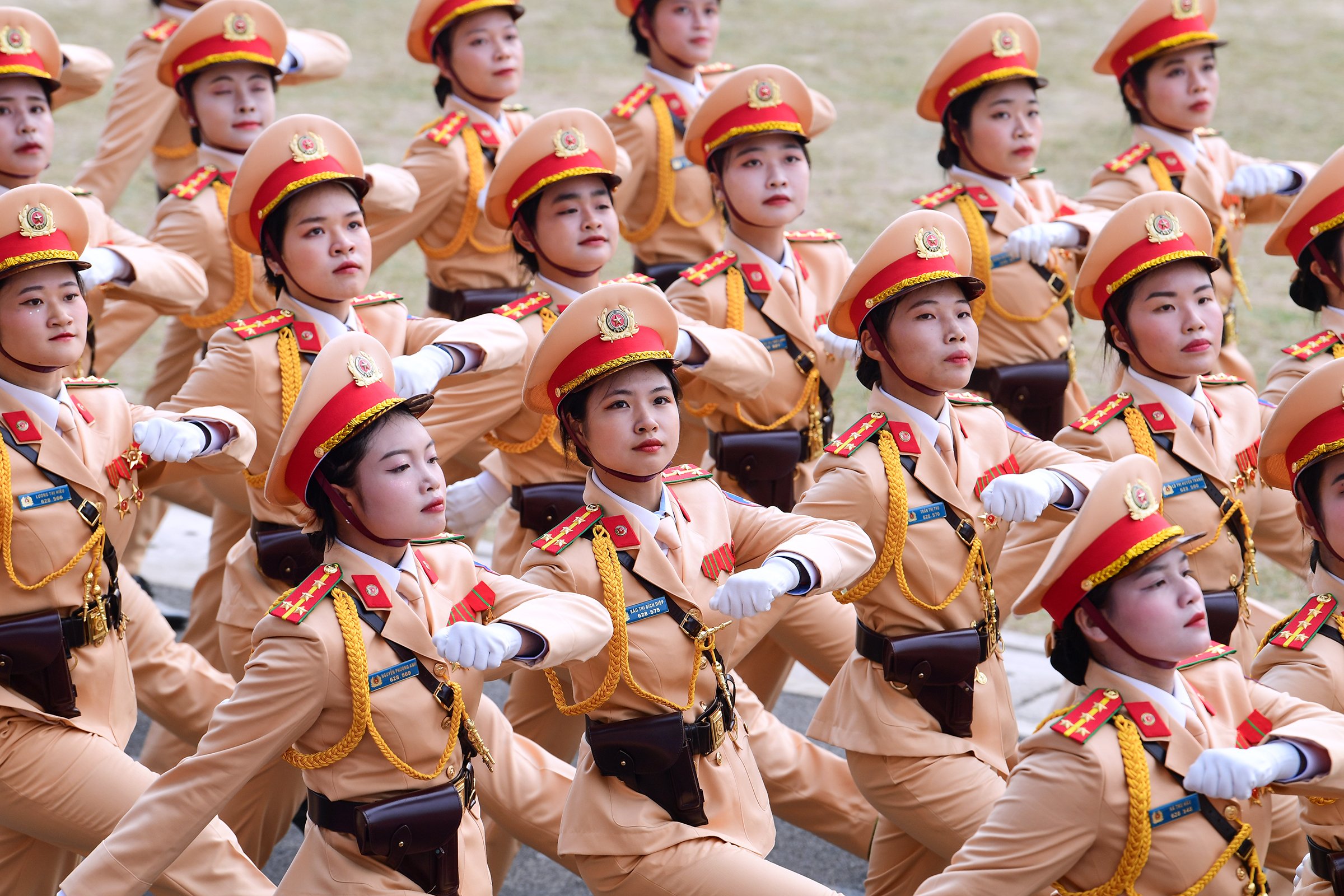 Lễ diễu binh oai hùng và đầy tự hào của 12.000 người - những hình ảnh đi vào lịch sử ở Điện Biên Phủ- Ảnh 7.