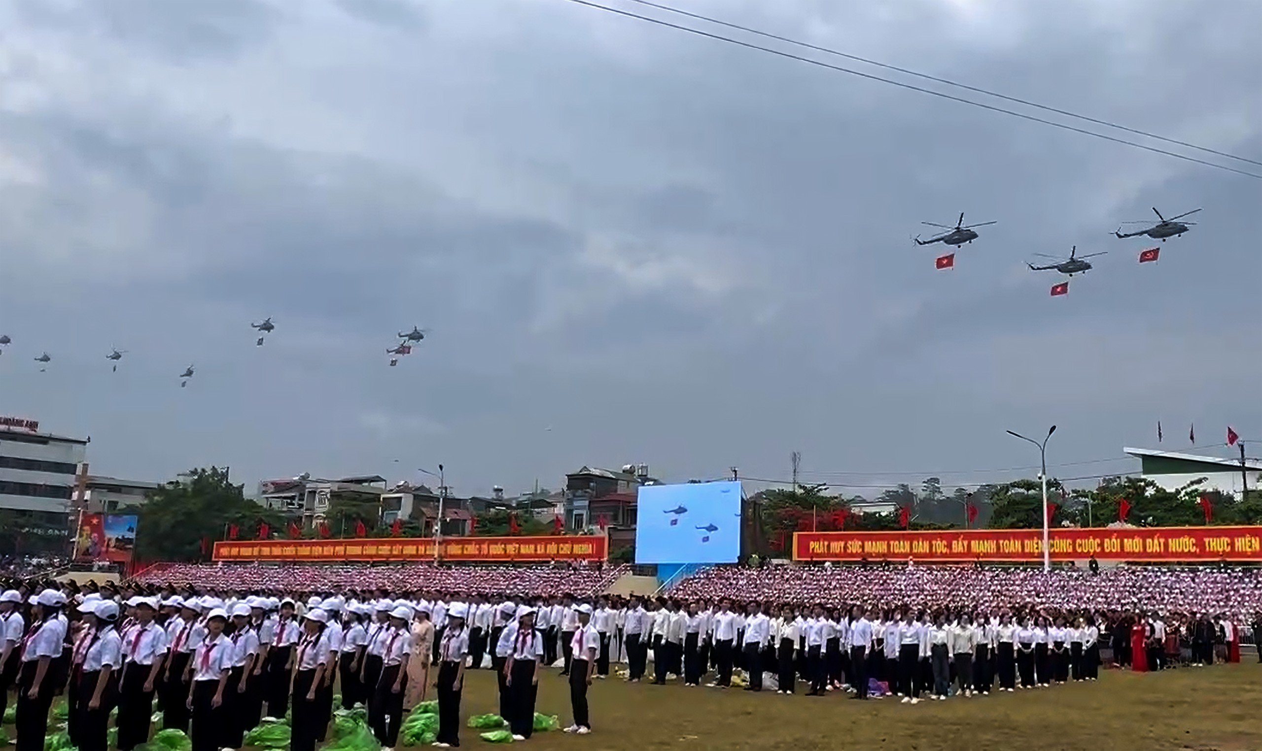 Cập nhật: Lễ diễu binh hào hùng chưa từng có trong lịch sử với 12.000 người, 12 máy bay ở Điện Biên Phủ- Ảnh 16.