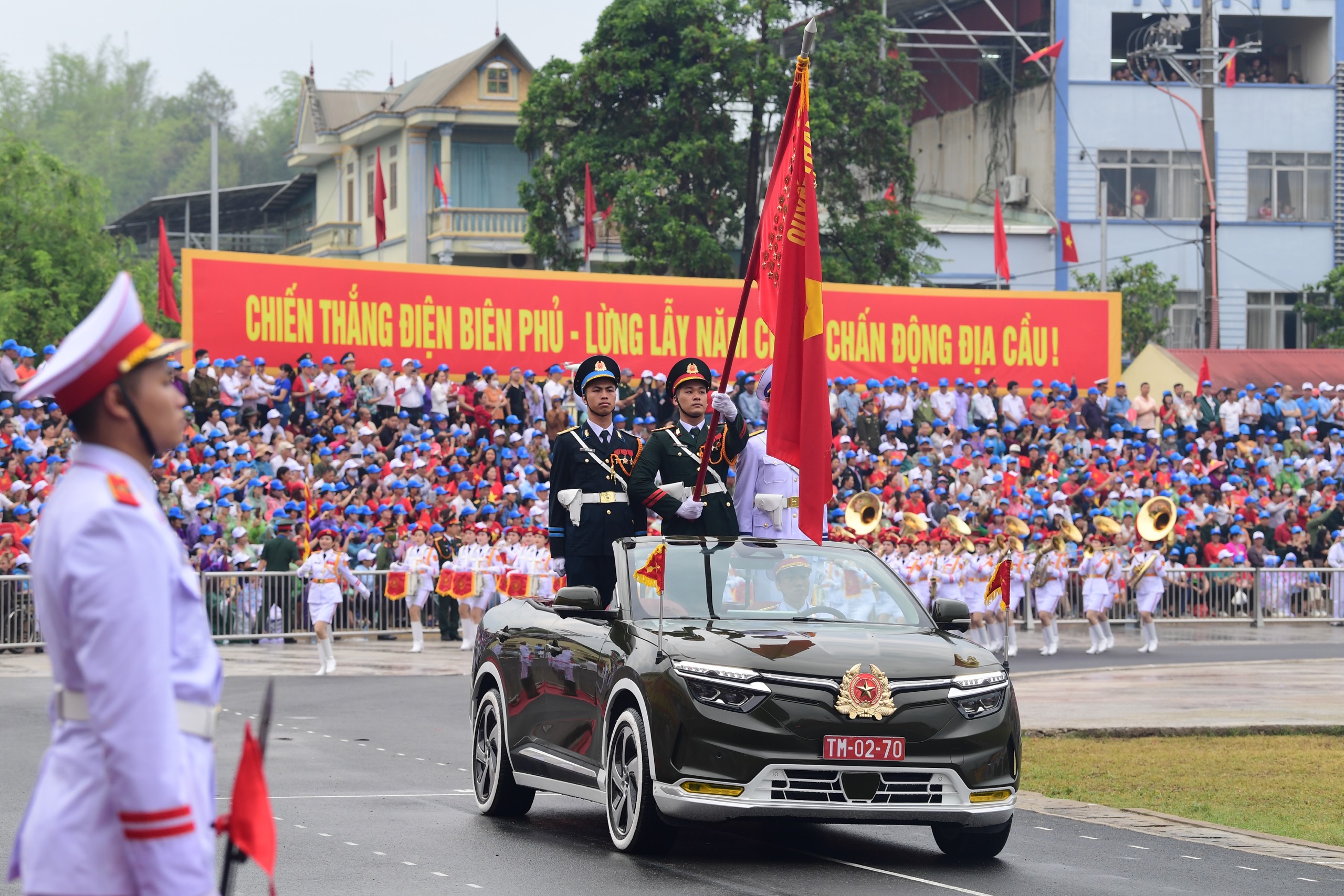 Lễ diễu binh oai hùng và đầy tự hào của 12.000 người - những hình ảnh đi vào lịch sử ở Điện Biên Phủ- Ảnh 22.