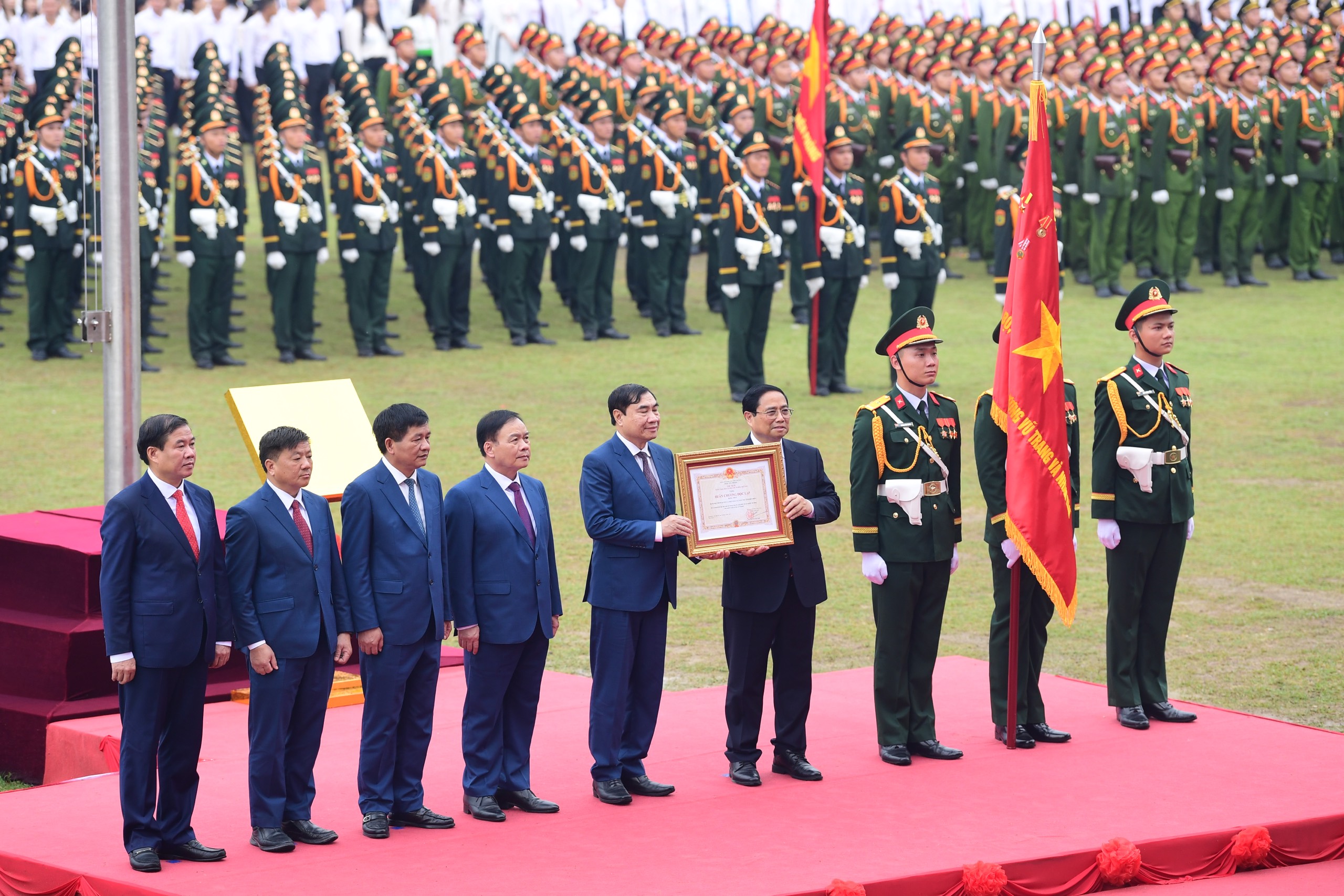 Lễ diễu binh oai hùng và đầy tự hào của 12.000 người - những hình ảnh đi vào lịch sử ở Điện Biên Phủ- Ảnh 31.