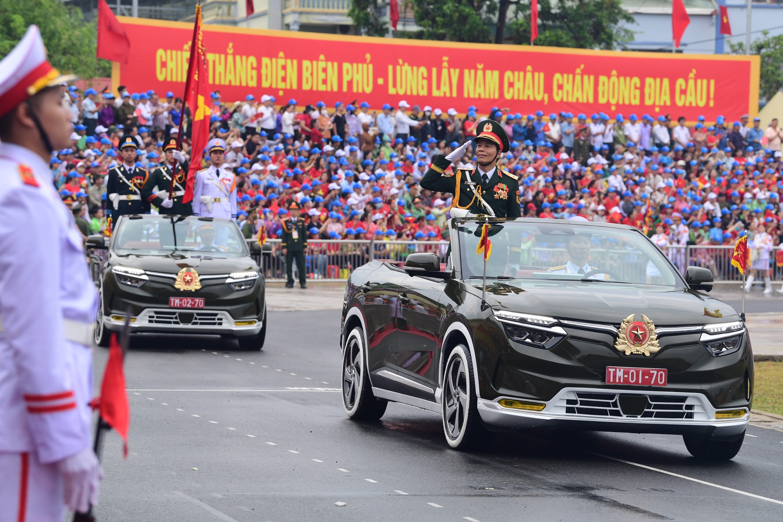Lễ diễu binh oai hùng và đầy tự hào của 12.000 người - những hình ảnh đi vào lịch sử ở Điện Biên Phủ- Ảnh 23.