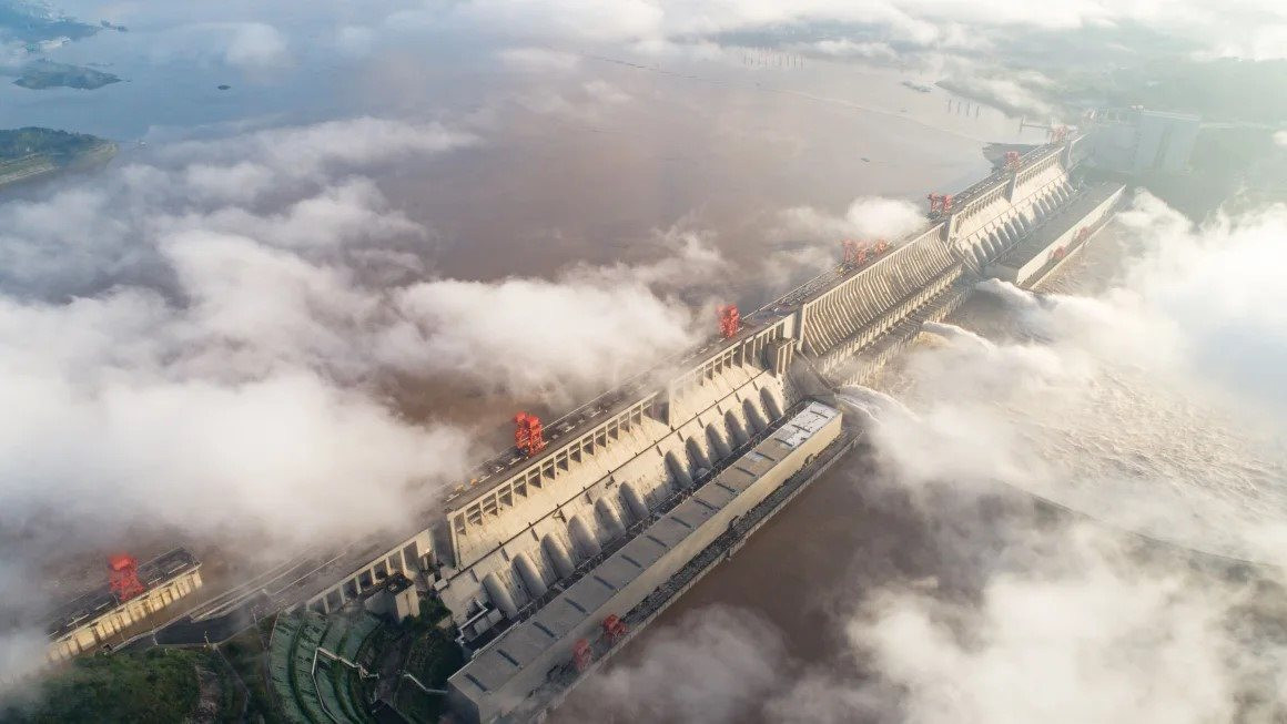 Không phải Vạn lý trường thành, Trung Quốc còn sở hữu một siêu công trình có thể nhìn thấy bằng mắt thường từ không gian, kiếm về hàng tỷ USD/năm chỉ là “phụ”- Ảnh 1.