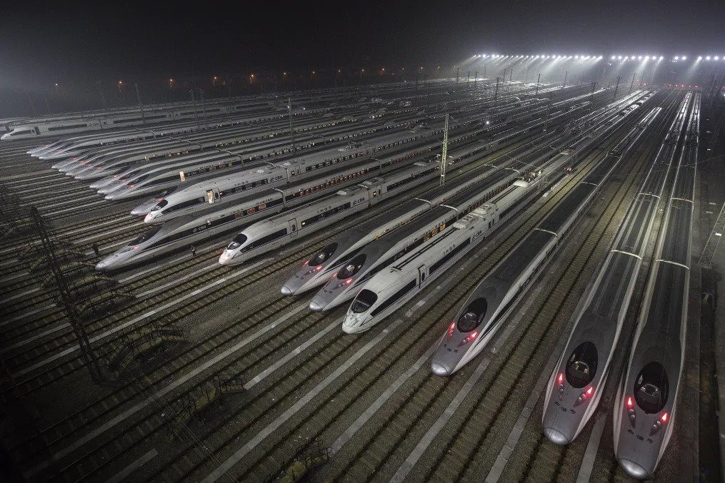 Dài hơn cả chu vi trái đất, nắm giữ đồng thời cả 2 kỷ lục “dài nhất và ngắn nhất”, đường sắt cao tốc của Trung Quốc khiến các nước phương Tây bị bỏ xa phía sau như thế nào?- Ảnh 1.