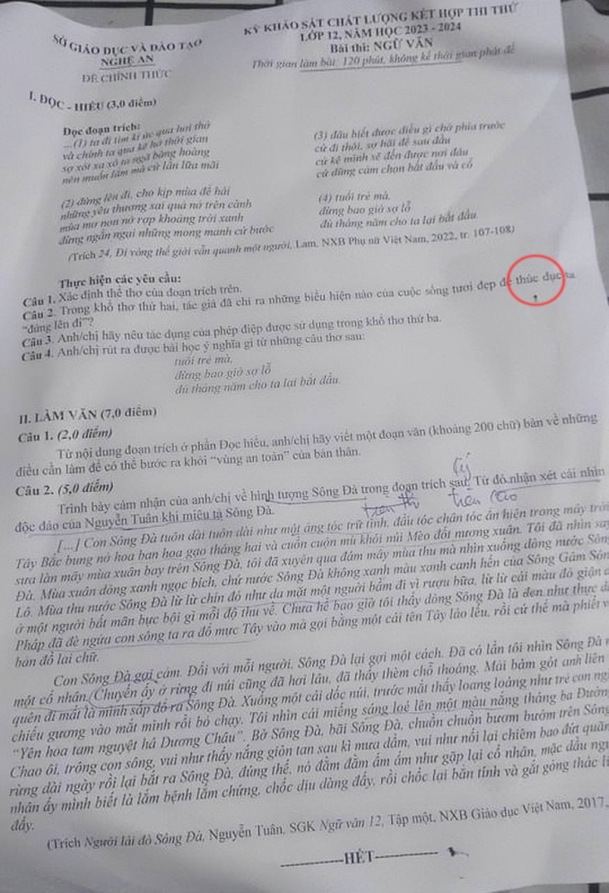 Xôn xao đề thi thử Ngữ văn lớp 12 ở Nghệ An viết sai chính tả một từ đơn giản- Ảnh 1.