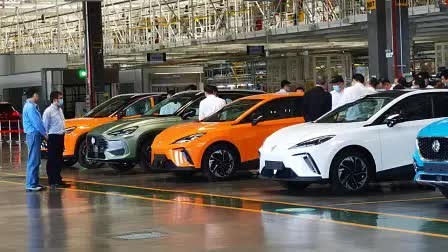 Ngày tàn của các đại lý ô tô xăng: Hàng loạt showroom ở Trung Quốc đã chuyển sang bán xe điện nội địa, từ bỏ xe xăng vì doanh số giảm thê thảm- Ảnh 7.