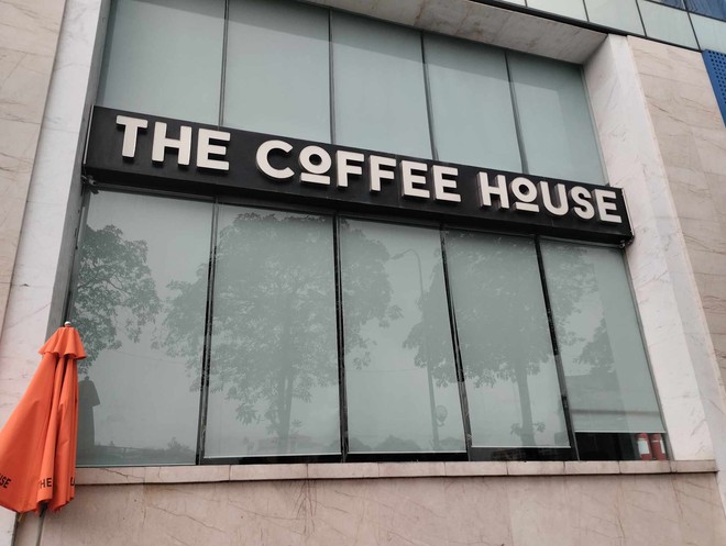 Sự cố vỡ kính khiến nữ bác sĩ ở Hà Nội nguy kịch: Thông báo bất ngờ tại The Coffee House Thái Hà giữa làn sóng phẫn nộ, người dân xung quanh nói gì?- Ảnh 8.