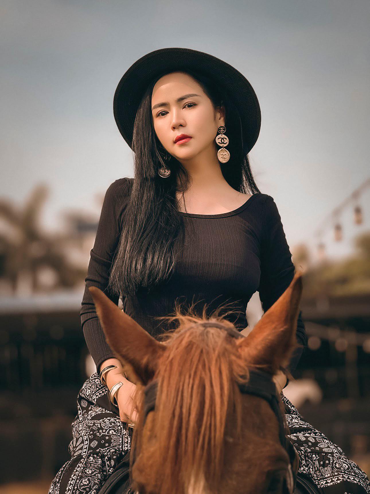 Bùi Thanh Hương học cưỡi ngựa, hé lộ cách thoát khỏi nỗi sợ hãi- Ảnh 3.
