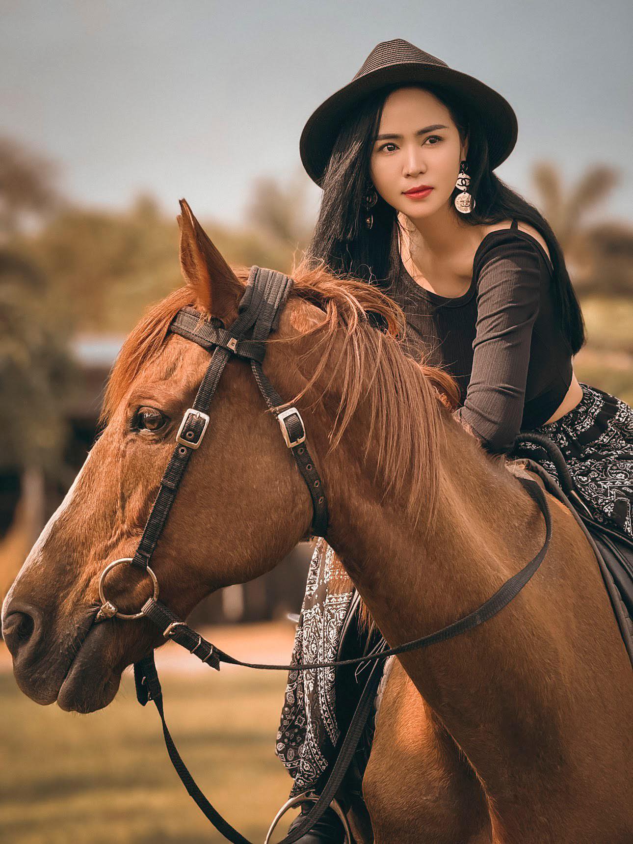 Bùi Thanh Hương học cưỡi ngựa, hé lộ cách thoát khỏi nỗi sợ hãi- Ảnh 2.