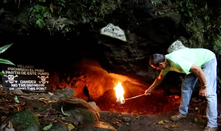 Hang tử thần ở Costa Rica có thể mang đến cái chết cho bất kỳ sinh vật nào bước vào nó- Ảnh 1.