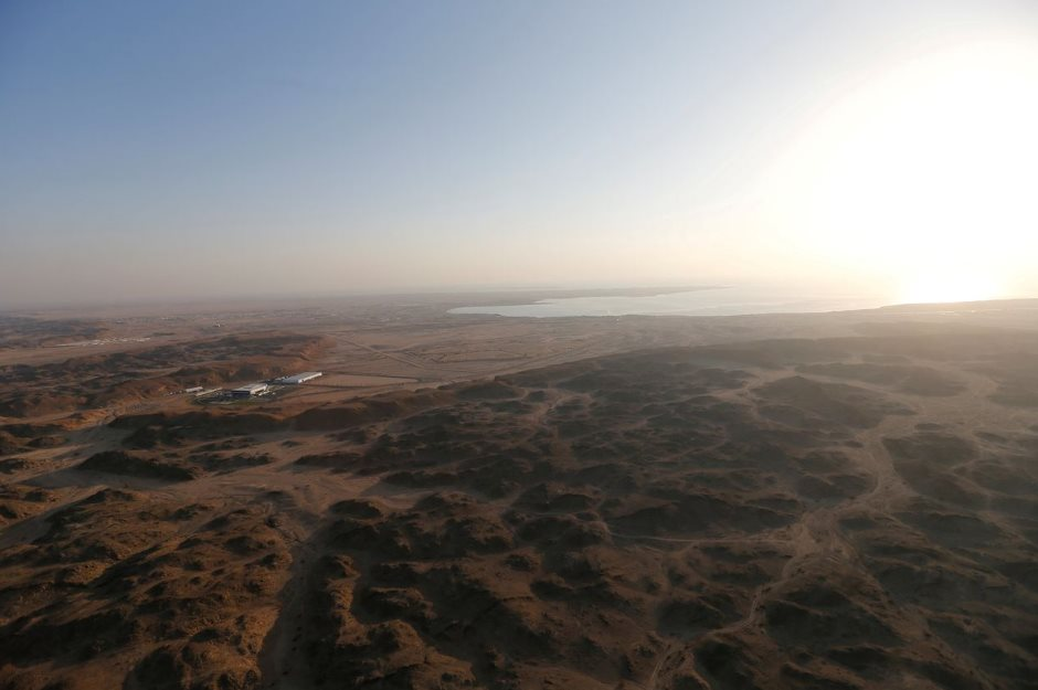 Thực tế giật mình tại dự án như phim viễn tưởng của Saudi Arabia: Hơn 1 năm đào cát nhưng đổ sai chỗ, siêu đô thị 170km bị ‘cắt gọt’ còn hơn 2km, lác đác vài công trình giữa “biển” cát- Ảnh 6.