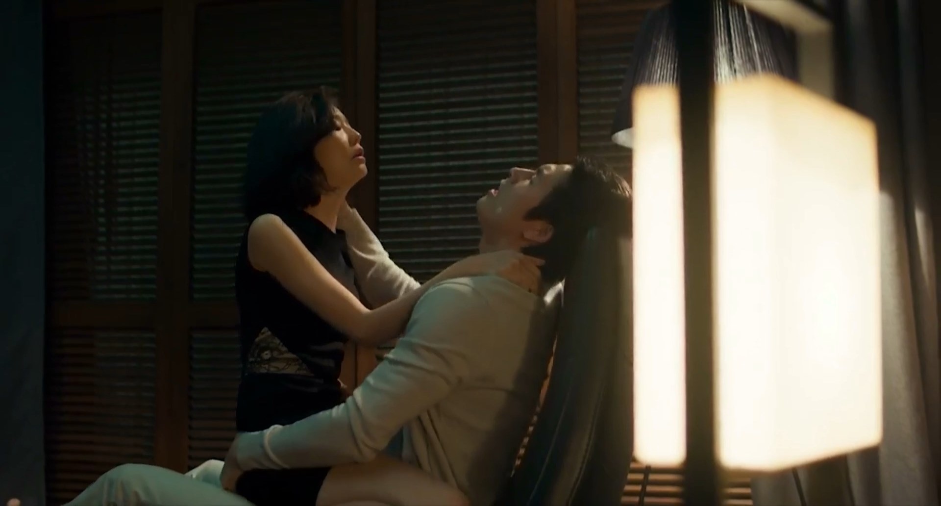 Phim Hàn 18+ có loạt cảnh "yêu" nóng bậc nhất lịch sử: Nam chính là "tình cũ" Son Ye Jin- Ảnh 2.