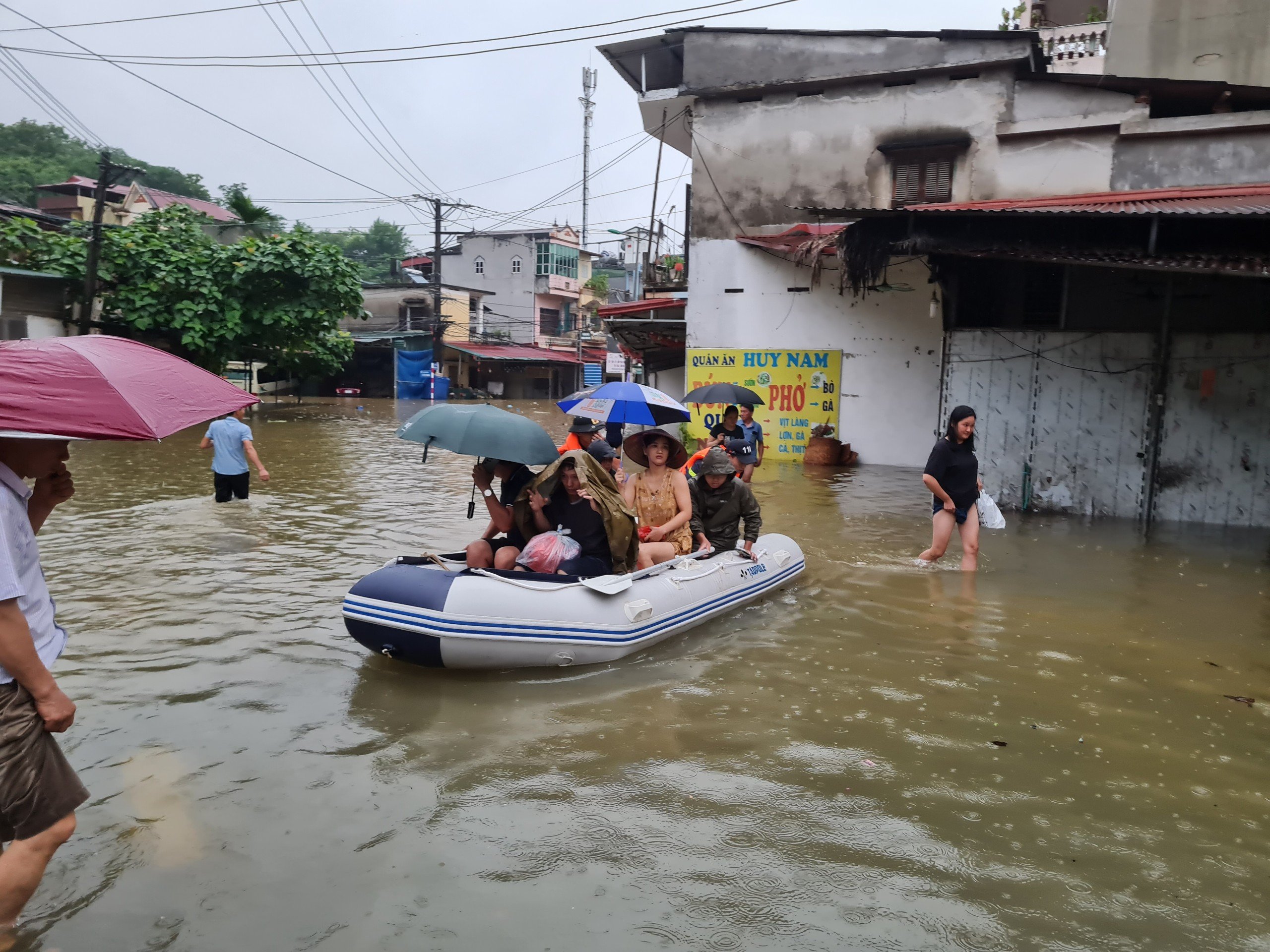 [ẢNH] Mưa ngập 'lịch sử' ở Hà Giang: Lũ trên sông Lô cao nhất trong gần 40 năm, 3 người tử vong- Ảnh 6.