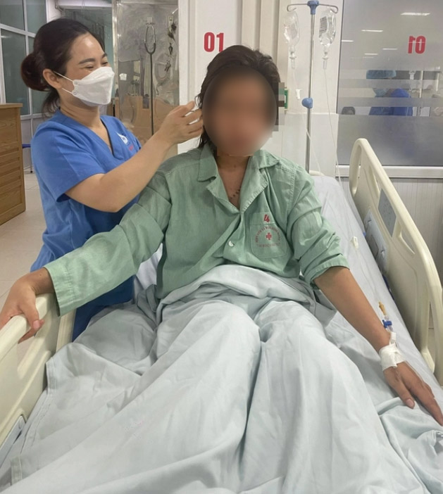 Thông tin mới bất ngờ về người phụ nữ ở Hà Nội bị sét đánh nguy kịch- Ảnh 1.
