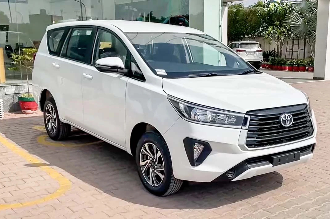 Toyota Innova 2024 cháy hàng: Khách đặt chờ tới 14 tháng, muốn mua đời cũ cũng phải đợi nửa năm- Ảnh 3.