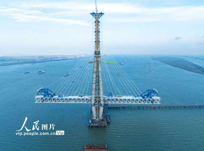Trung Quốc chính thức nối xong đại công trình ‘3 trong 1’ lơ lửng giữa trời vỏn vẹn trong 5 năm khiến thế giới kinh ngạc: Trụ cao ngang toà nhà 100 tầng, móng có diện tích bằng 13 sân bóng rổ- Ảnh 3.