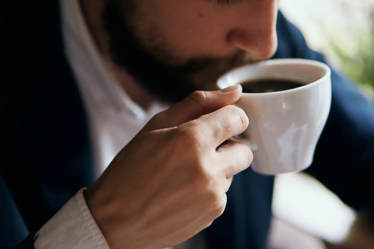 Nghiên cứu mới chỉ ra tác động ít ai ngờ của cà phê với tuổi thọ: Kết hợp 1 thứ sẽ là “thuốc bổ thượng hạng” cho tim mạch, hạ huyết áp- Ảnh 1.