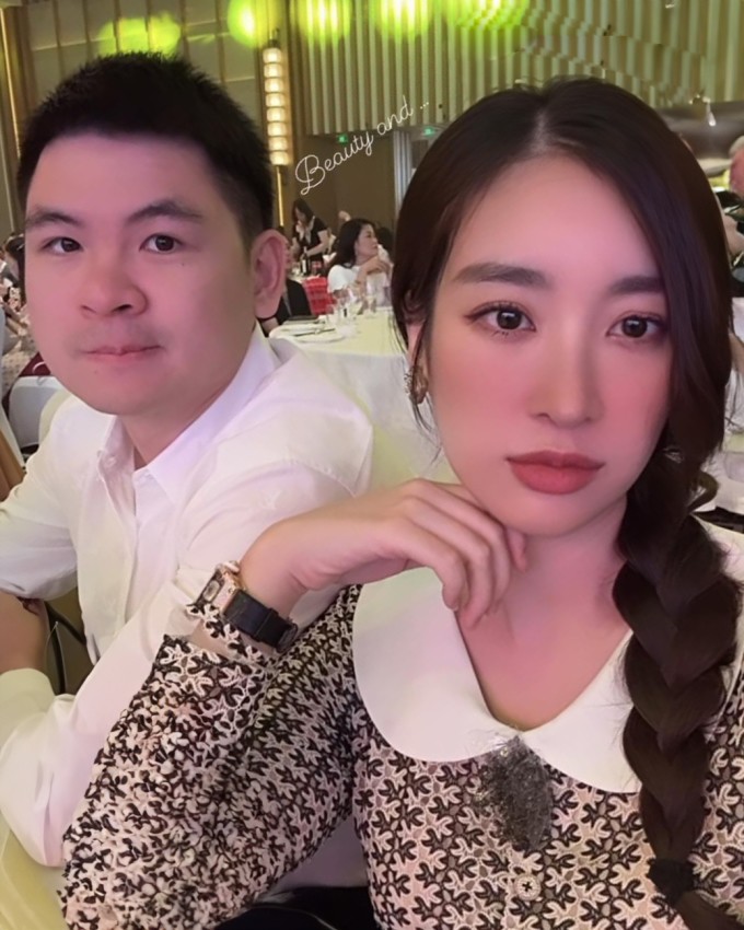 Chủ tịch CLB Hà Nội thả thính ngọt hơn đường với hoa hậu Đỗ Mỹ Linh, lời đáp của nàng còn gây chú ý hơn- Ảnh 2.
