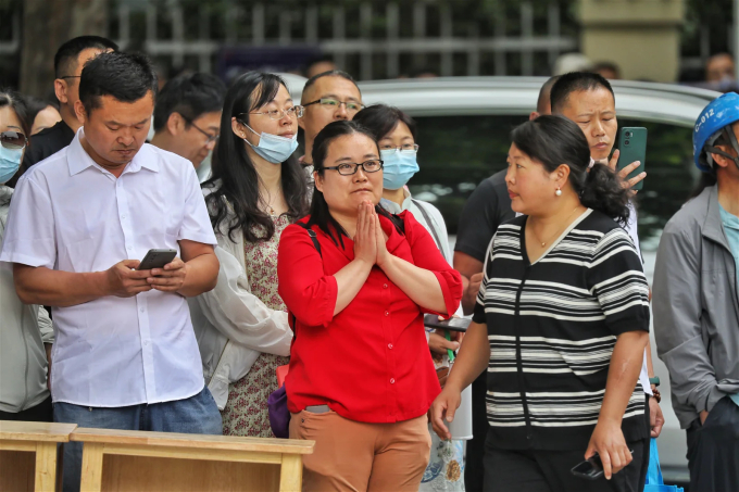 Chưa bao giờ như bây giờ, phụ huynh Hà Nội ôm tâm trạng "ngồi trên chảo lửa", lo nghĩ ngày đêm chỉ vì điều này- Ảnh 1.