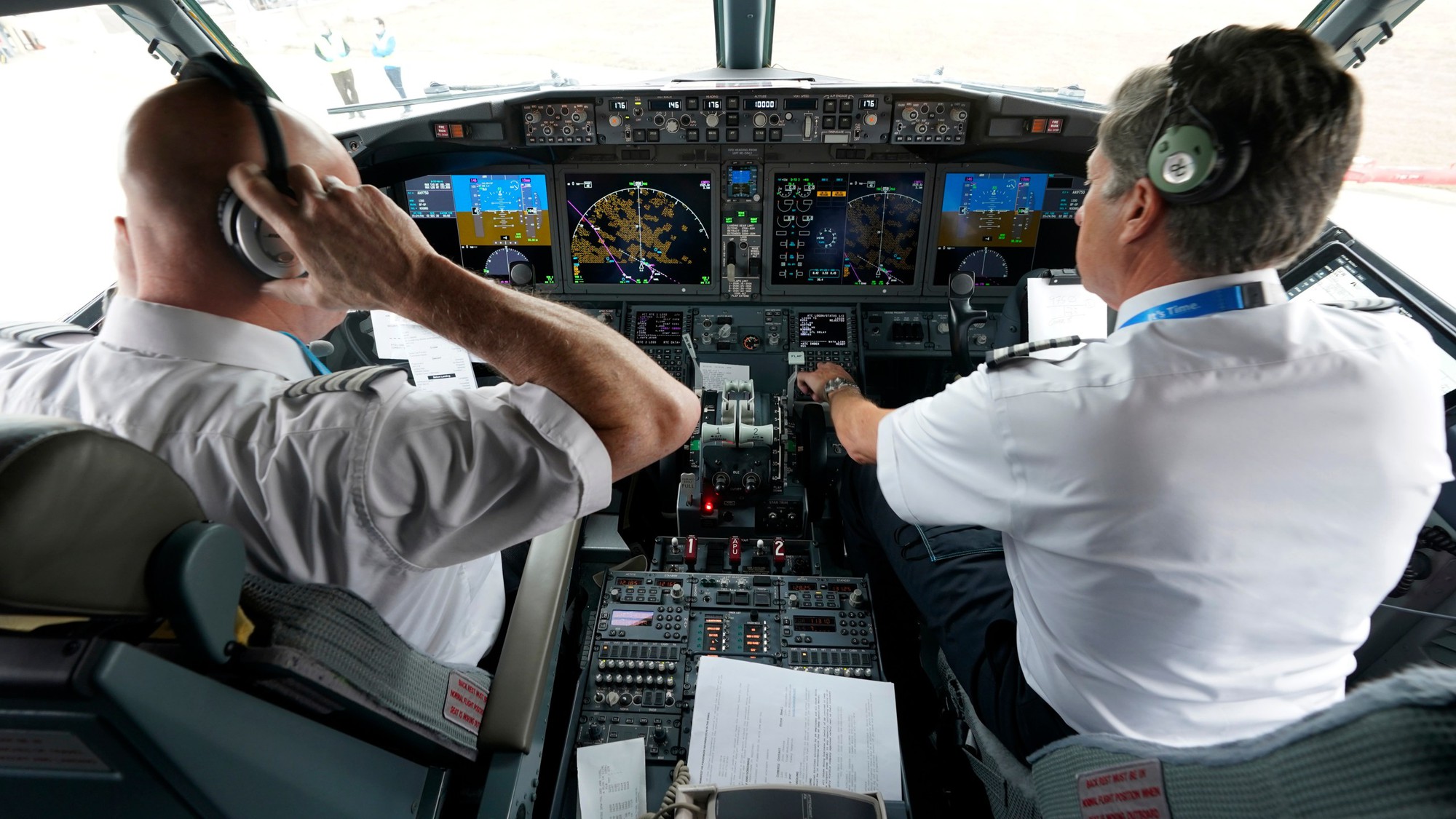 Các hãng hàng không giải thích lý do hiếm khi thấy phi công để râu- Ảnh 3.