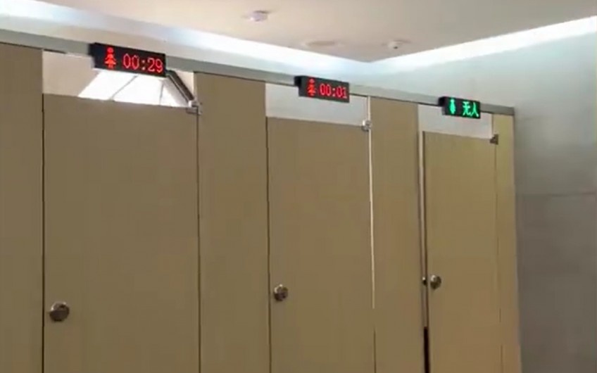 Tranh cãi việc Trung Quốc gắn đồng hồ đếm giờ ở nhà vệ sinh: Người vào xấu hổ vì một lý do