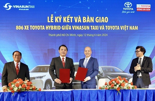 Không phải xe xăng, chẳng phải xe điện: Vinasun ra mắt dịch vụ taxi hybrid đầu tiên tại Việt Nam, sắp mua thêm 2.000 chiếc của Toyota- Ảnh 1.